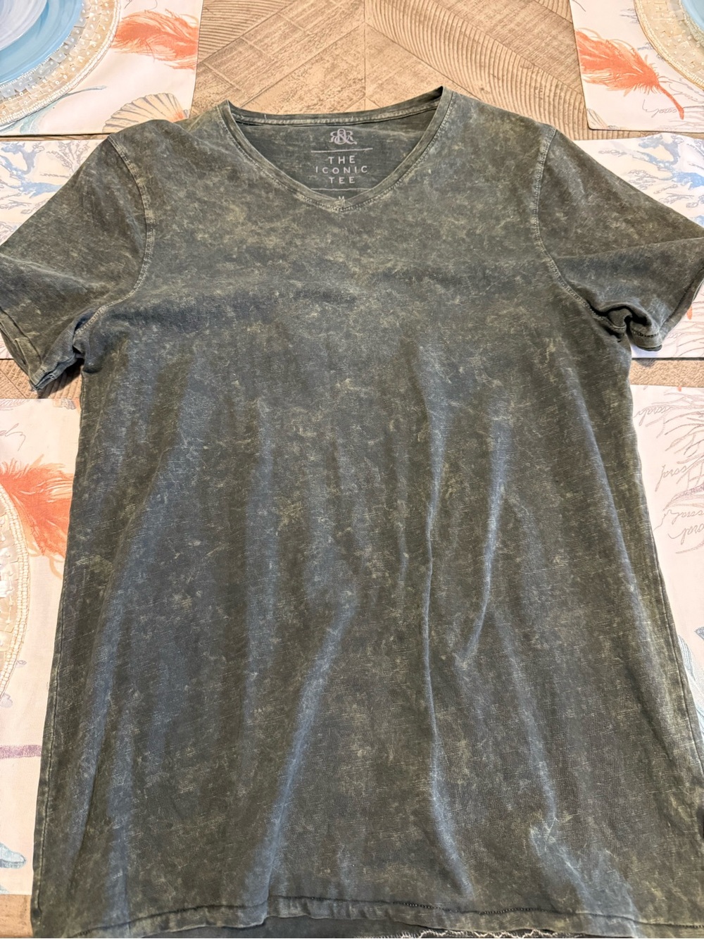 Rock & Republic Men's Washed Green V-Neck Tee